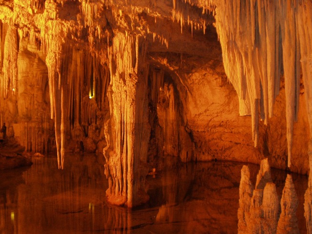 jeskyně stalagmity